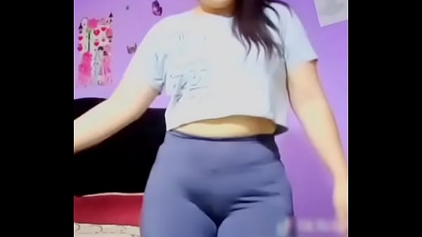Latina big thick juicy hips dancing in tight leggins – Conchona hermosa